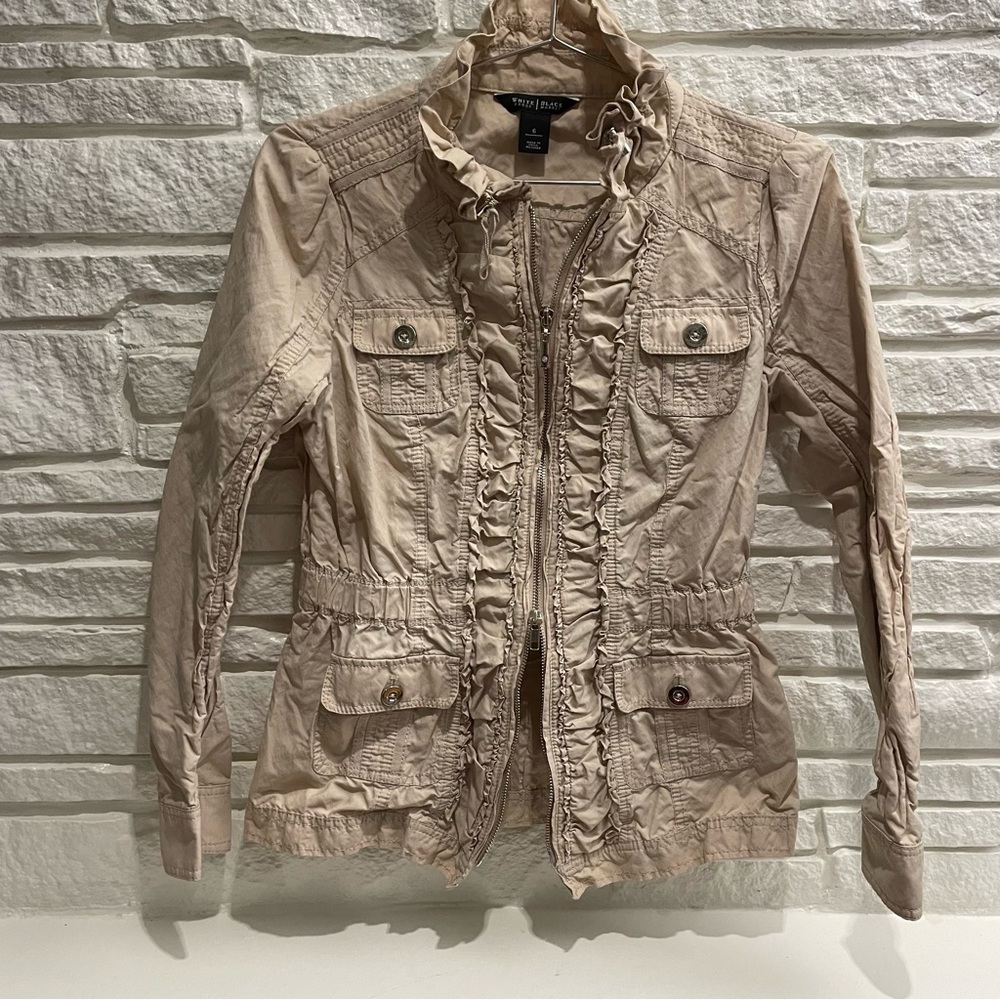 S Ruffled utility Jacket beige White House Black Market